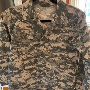 Kid's camo military style shirt jacket.